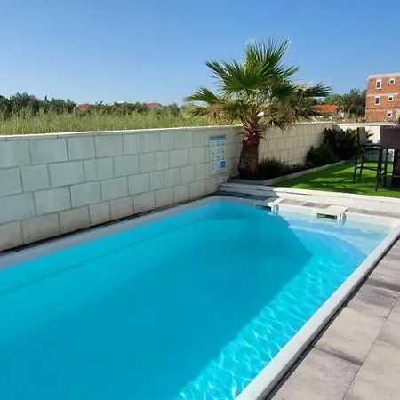 Apartments Pool Villa Maria, Novalja Exterior photo