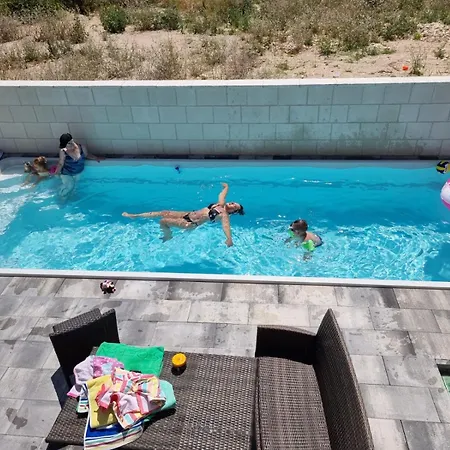 Apartments Pool Villa Maria, Novalja Exterior foto