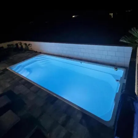 Apartments Pool Villa Maria, Novalja Exterior foto