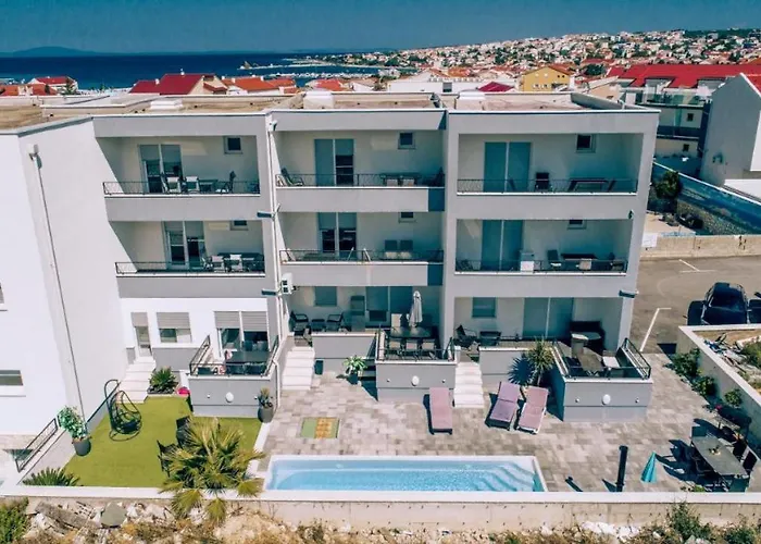 Apartments Pool Villa Maria, Novalja