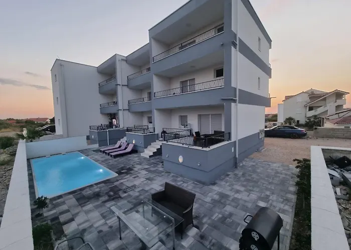 Apartments Pool Villa Maria, Novalja