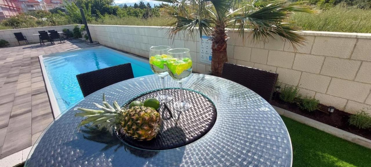 Pool Maria, Apartment
